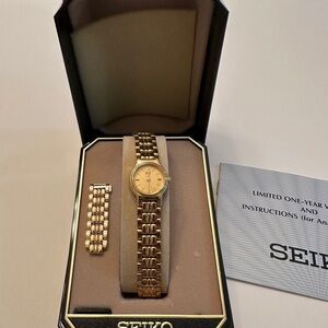 Seiko quartz gold watch